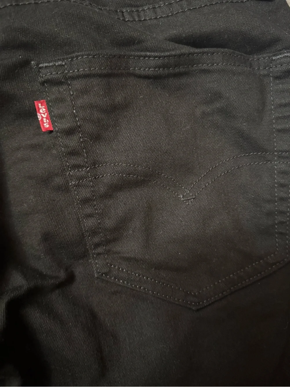 Levis slim straight